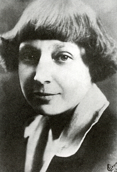 Marina Tsvetaïeva en 1925, photographie de Pierre Choumoff (Pyotr Ivanovich Shumov -1872-1936) Marina Tsvetaïeva en 1925, photographie de Pierre Choumoff (Pyotr Ivanovich Shumov -1872-1936)